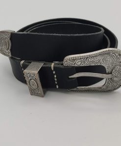 Cinturón de cuero con punta metálica