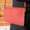 Bolso bandolera olano de piel nobuk rojo