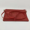 Bolso plano de piel nobuck en color rojo