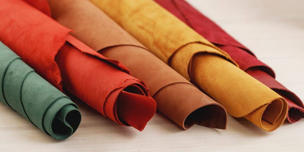 Rollos de piel y de cuero de colores